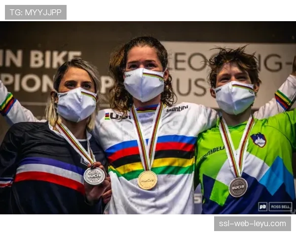 摄影师个展“泥与荣耀”在伦敦开幕，收录过去十年山地车世锦赛经典瞬间